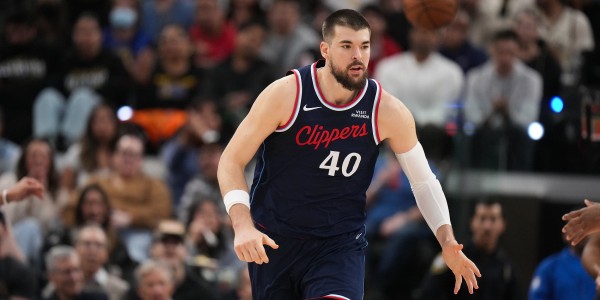 开云体育平台APP下载-小卡正负值+41甚至不是本赛季最高！哈登曾+50砍60分 一人达+57