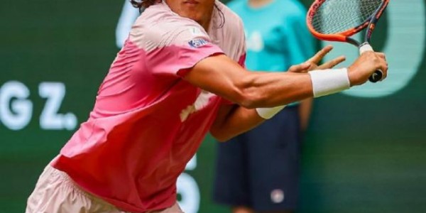 开云体育平台APP下载-张奔斗：张之臻上演神奇2比5，再入巡回赛4强！