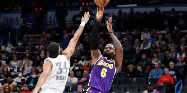 开云体育中国官方网站地址-湖人终于复仇雷霆！浓眉缺席紫金军团还得靠詹皇