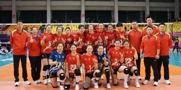 张籽萱进步不如预期，只因没有顶级教练带！江苏女排应请回沈富麟|二传|李立军|刁琳宇|孙燕|赵勇_新浪体育_新浪新闻