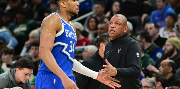 开云体育中国官方网站地址-Shams：围绕字母去向的各种言论 已令管理层&amp;amp;教练&amp;amp;球员都身心俱疲